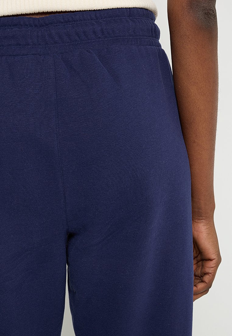 DKNY Sport