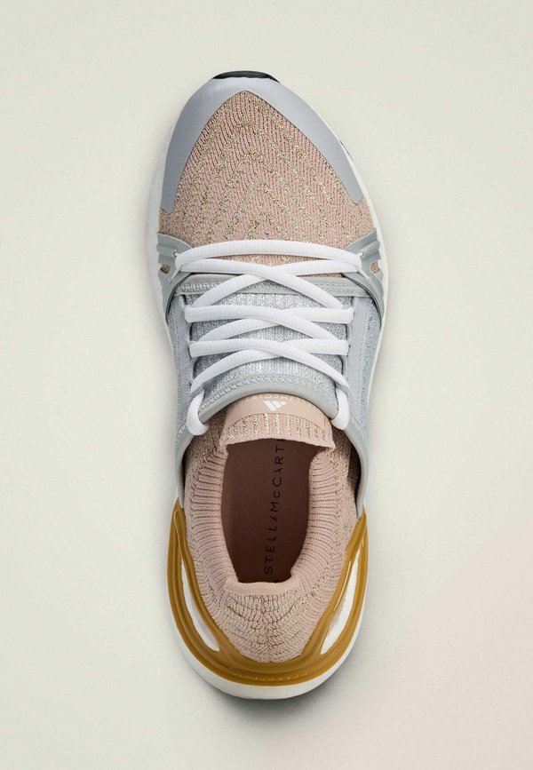 adidas by Stella McCartney ADIDAS BY STELLA MCCARTNEY ULTRABOOST DNA