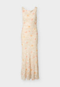 Ärmelloses langes beiges Kleid mit tailliertem Schnitt und dezentem rosa-orangefarbenem Blumenmuster auf leichtem Stoff.