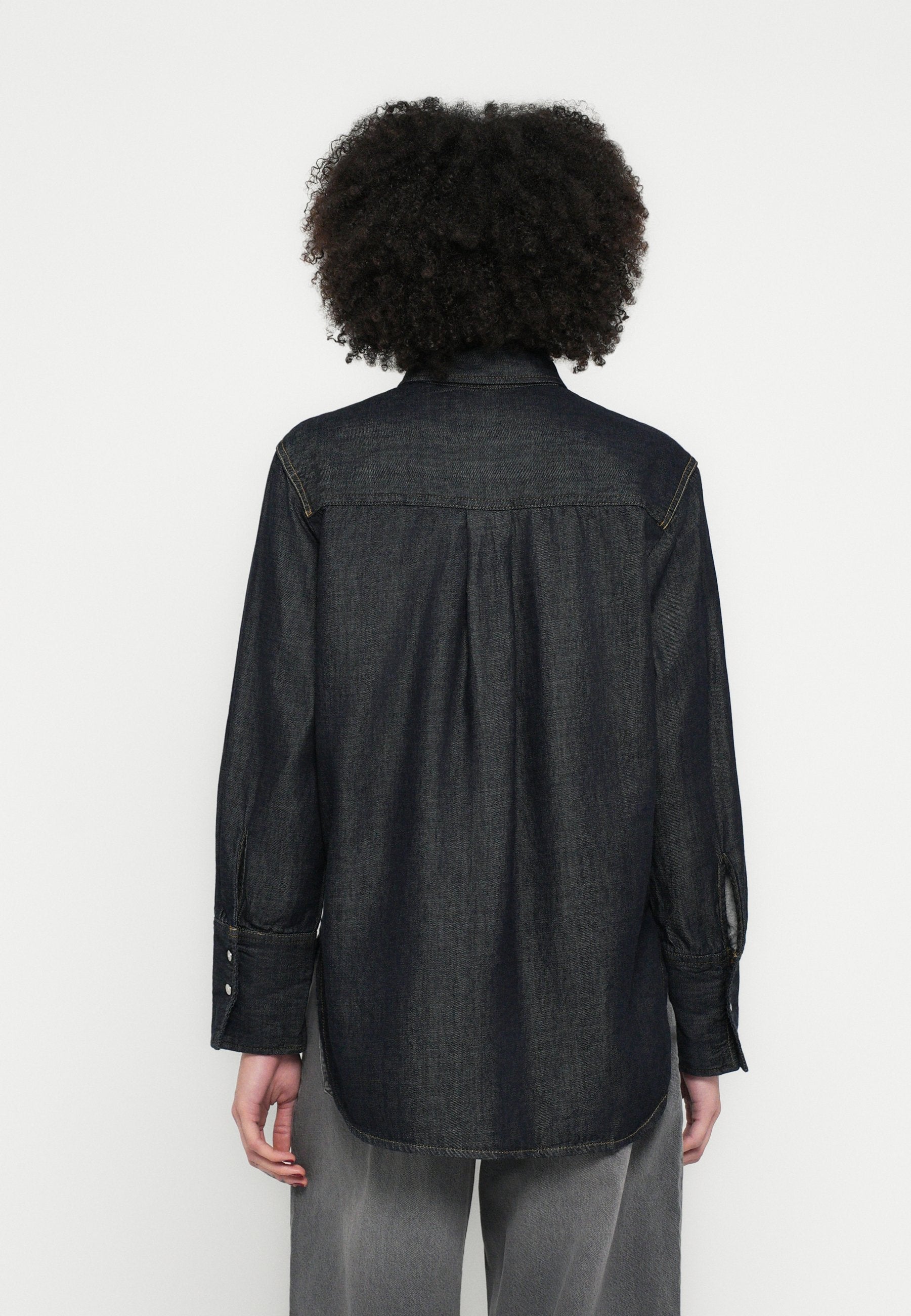 RELAXED FIT FLAG EMBROIDERY DENIM SHIRT Media 4