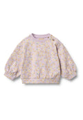 Fliederfarbenes Sweatshirt mit durchgehendem weißen und gelben Gänseblümchenmuster, rundem Ausschnitt, gerafften Ärmeln und Druckknopfdetails an der Schulter. Weicher Stoff.