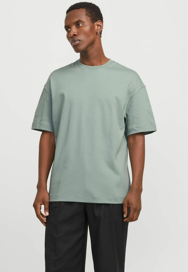 Jack & Jones JJURBAN LOOSE FIT RUNDHALS T-SHIRT - Basic T-shirt - Green