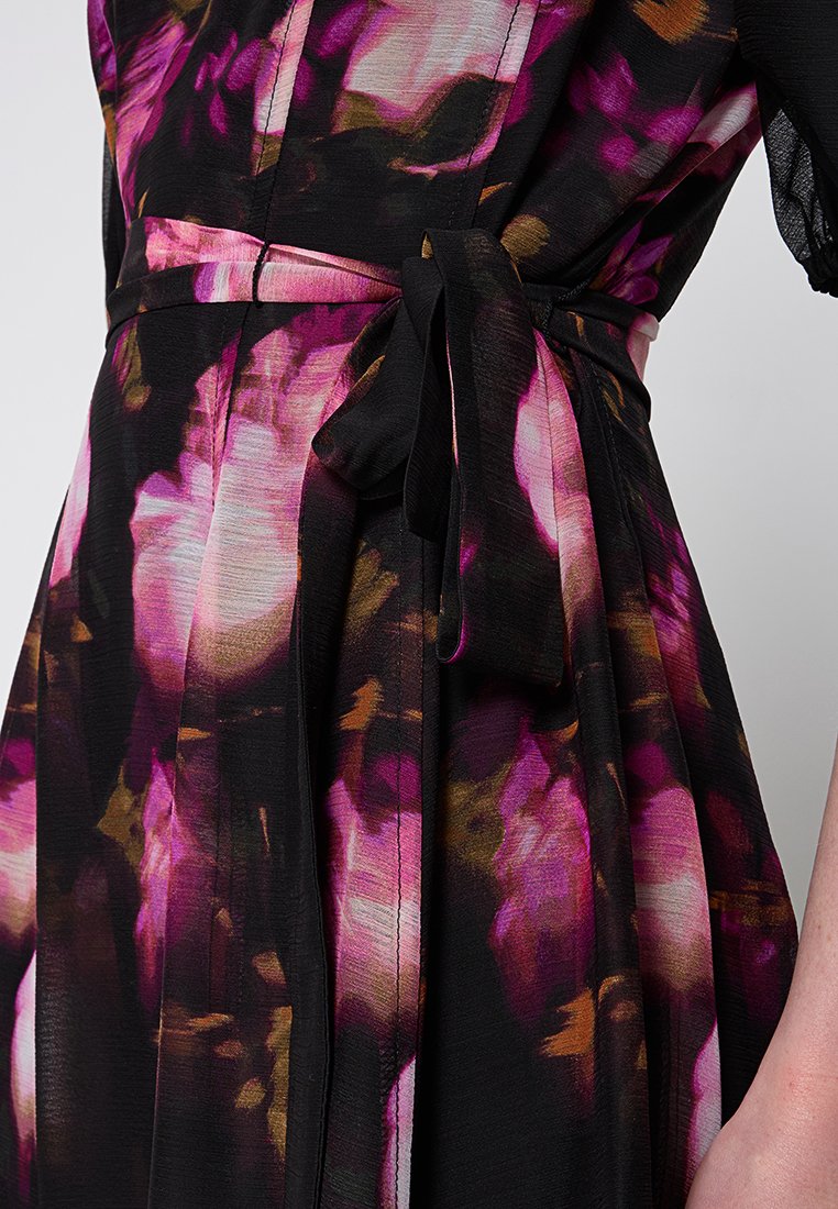 DKNY