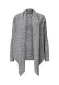 Grauer, gestrickter Cardigan mit langen Ärmeln, offenem Vorderteil, gerippter Textur und drapiertem Kragen. Weiches Material mit asymmetrischem Saum.
