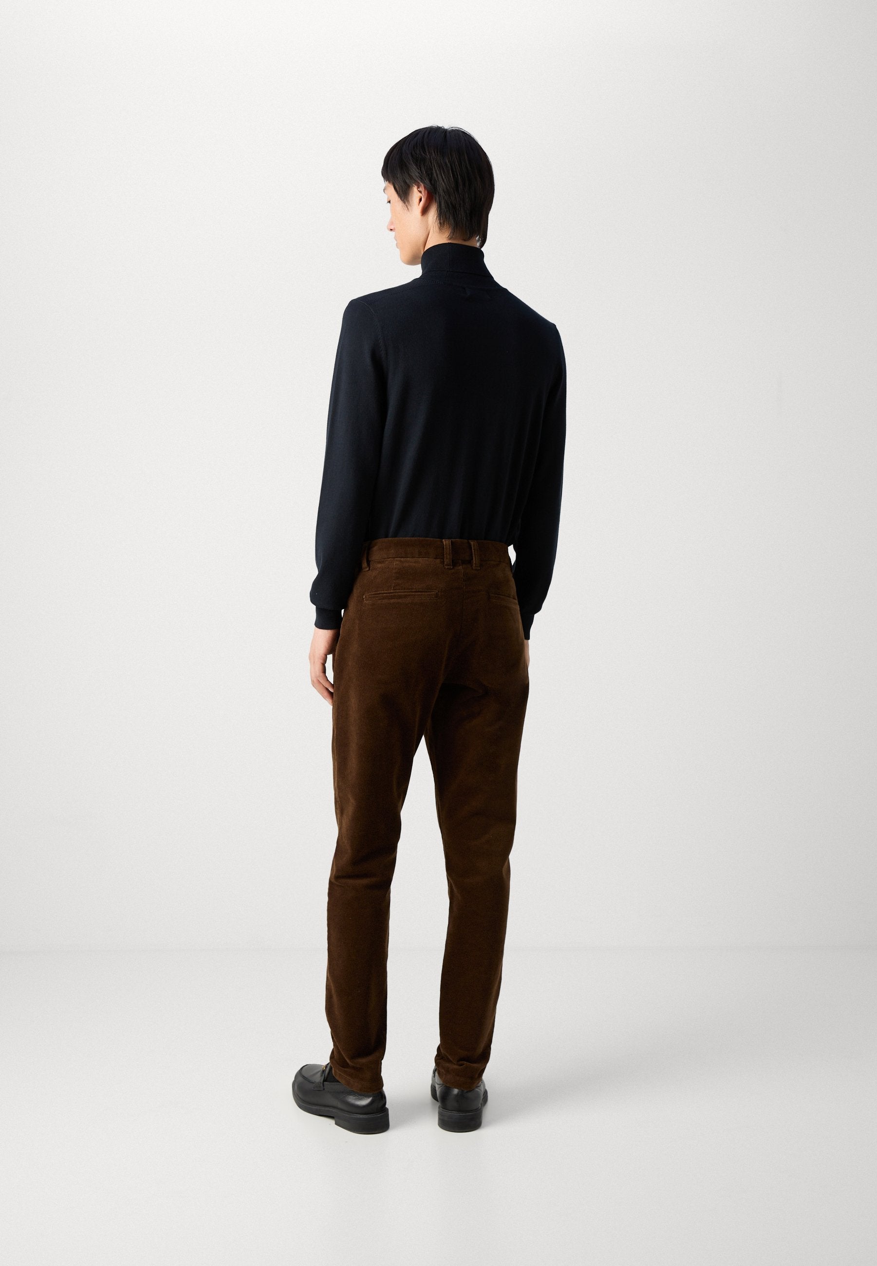 CROPPED PANTS Media 5