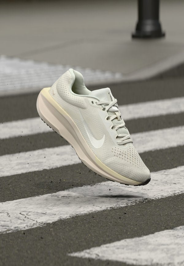 Nike Performance AIR WINFLO 11 - Road running shoes - chalk/white/coconut milk/sail/pencil point