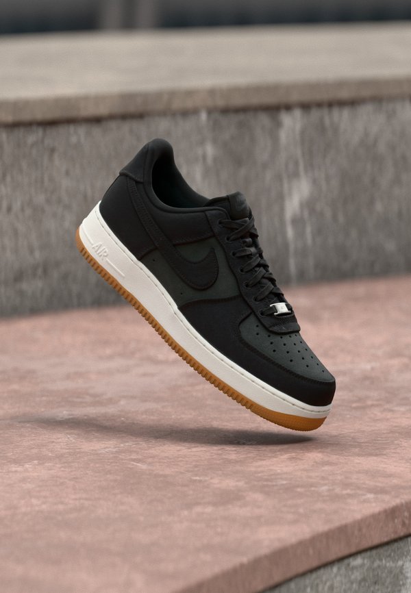 Nike Sportswear AIR FORCE 1 07 LV8 - Trainers - black/dark smoke grey/med brown/summit white