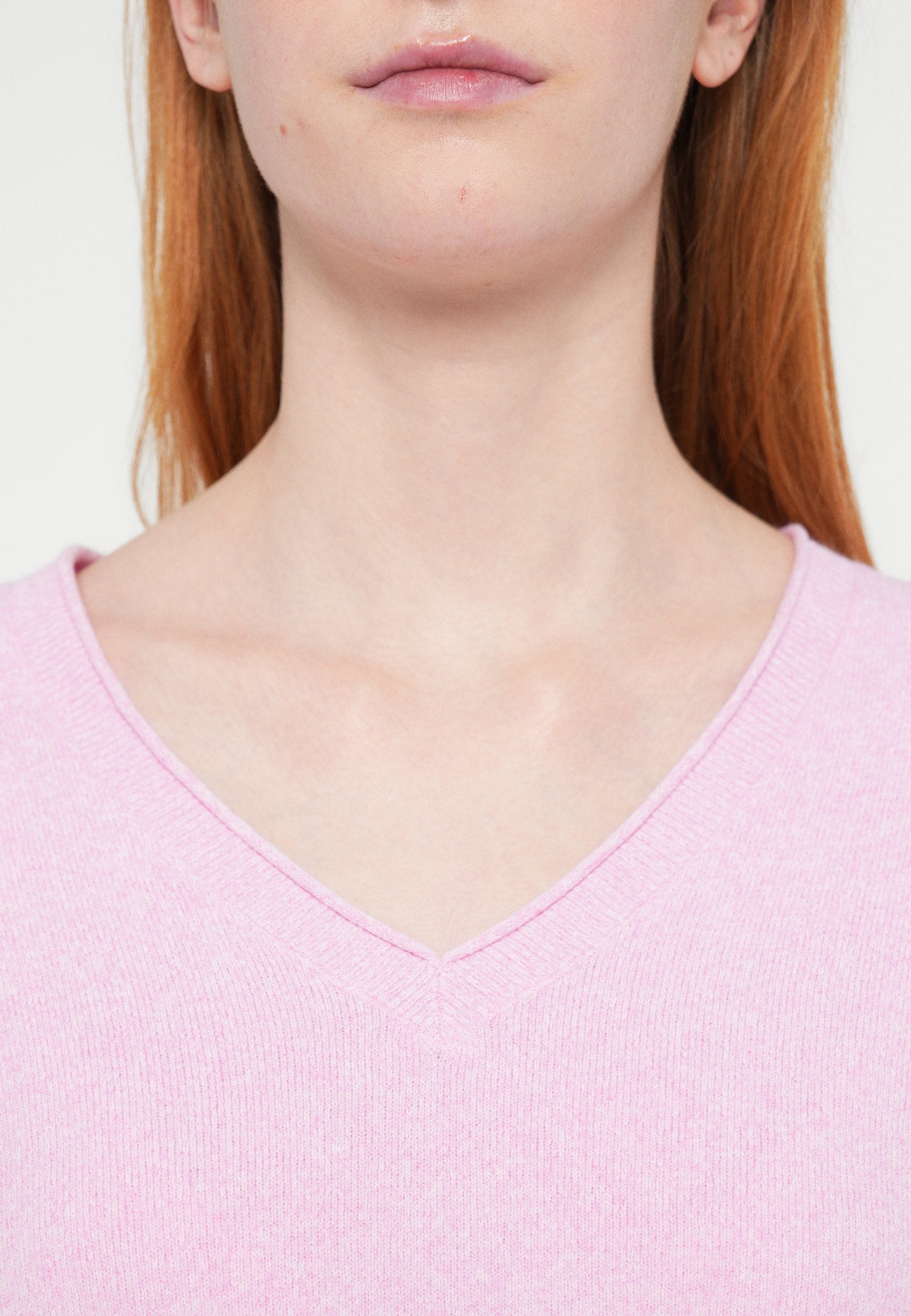 ONLY ONLLOYAL VNECK
