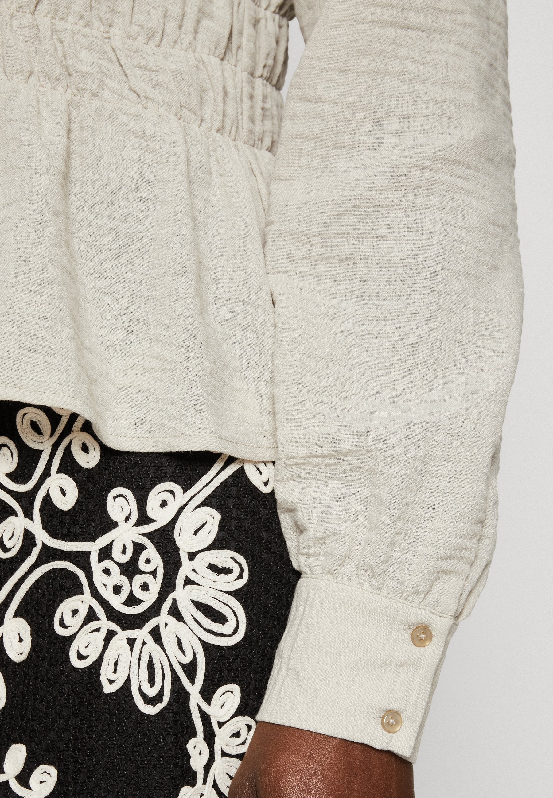 Vero Moda Tall VMCHRIS SMOCK SHIRT