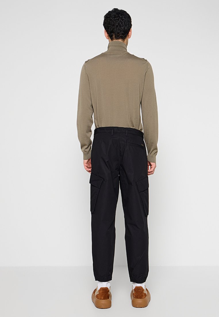 REGULAR FIT Media 3