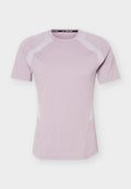 Hellviolettes Nike Pro Sportshirt mit kurzen Ärmeln und rundem Halsausschnitt, kontrastierende hellere Einsätze auf den Schultern und kleinem Logo auf der Brust.
