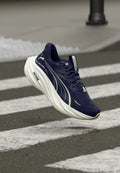 Puma MAGNIFY NITRO 3 - Road running shoes - deep plum/apple spritz