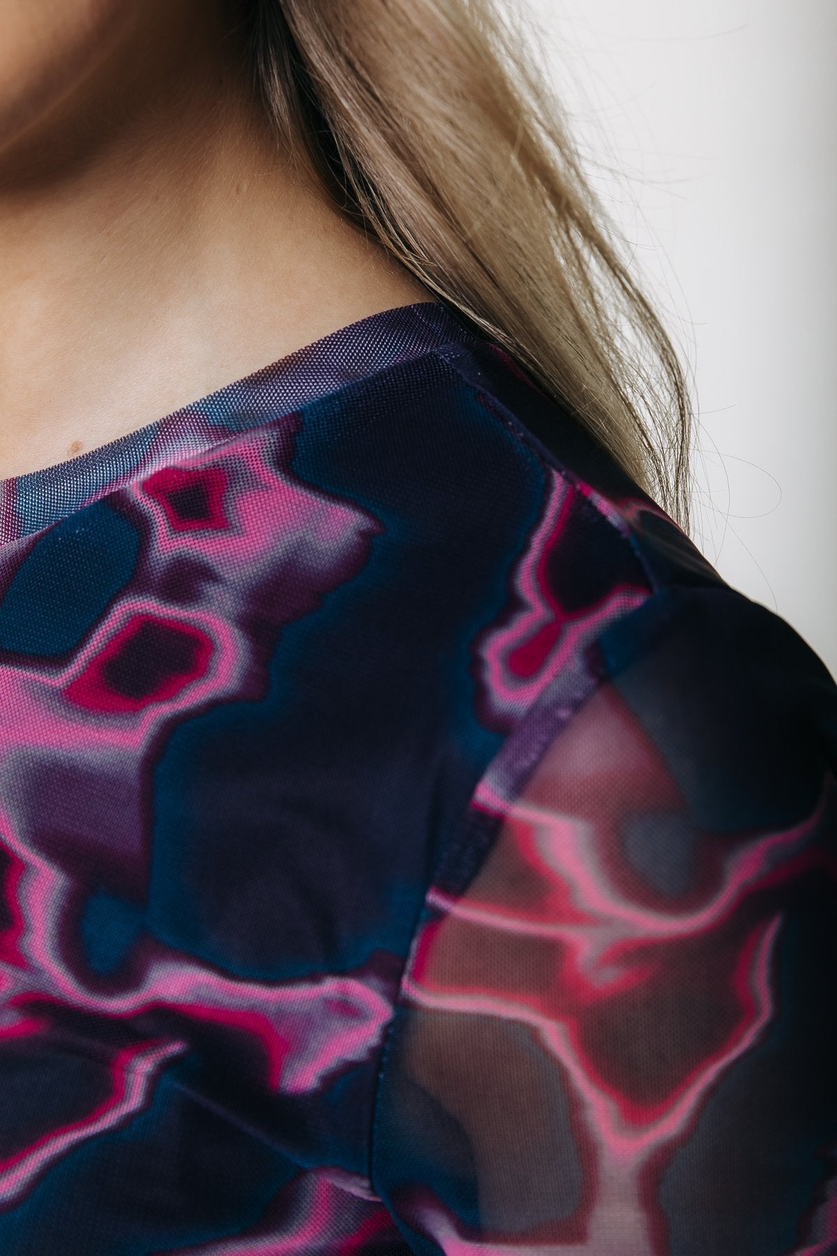 Colourful Rebel MAUDE LIQUID SWIRL LONGSLEEVE MAXI DRESS