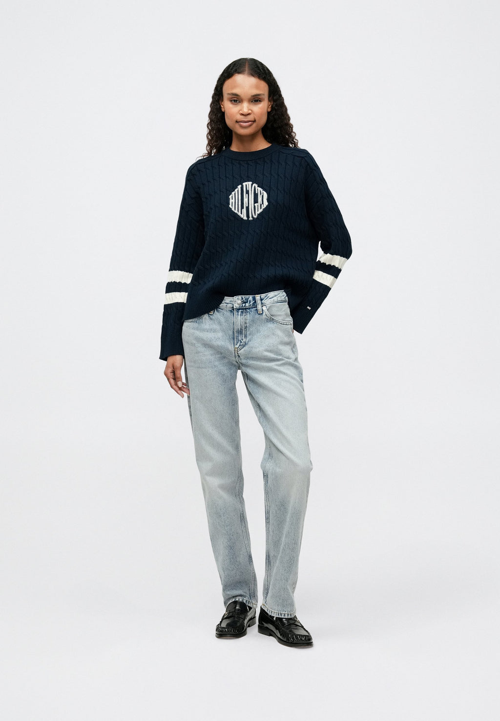 LOGO EMBROIDERY RELAXED CABLE KNIT JUMPER Media 2