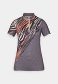 Graues sportliches Kurzarmshirt mit orange-schwarzen und weißen abstrakten Tigerstreifen und einem vorderen Halbreißverschluss am Kragen.