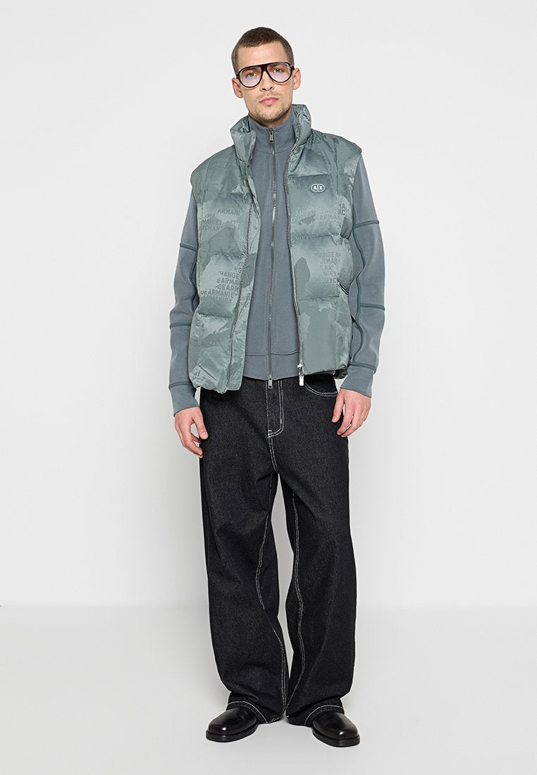 Armani Exchange Weste Media 2