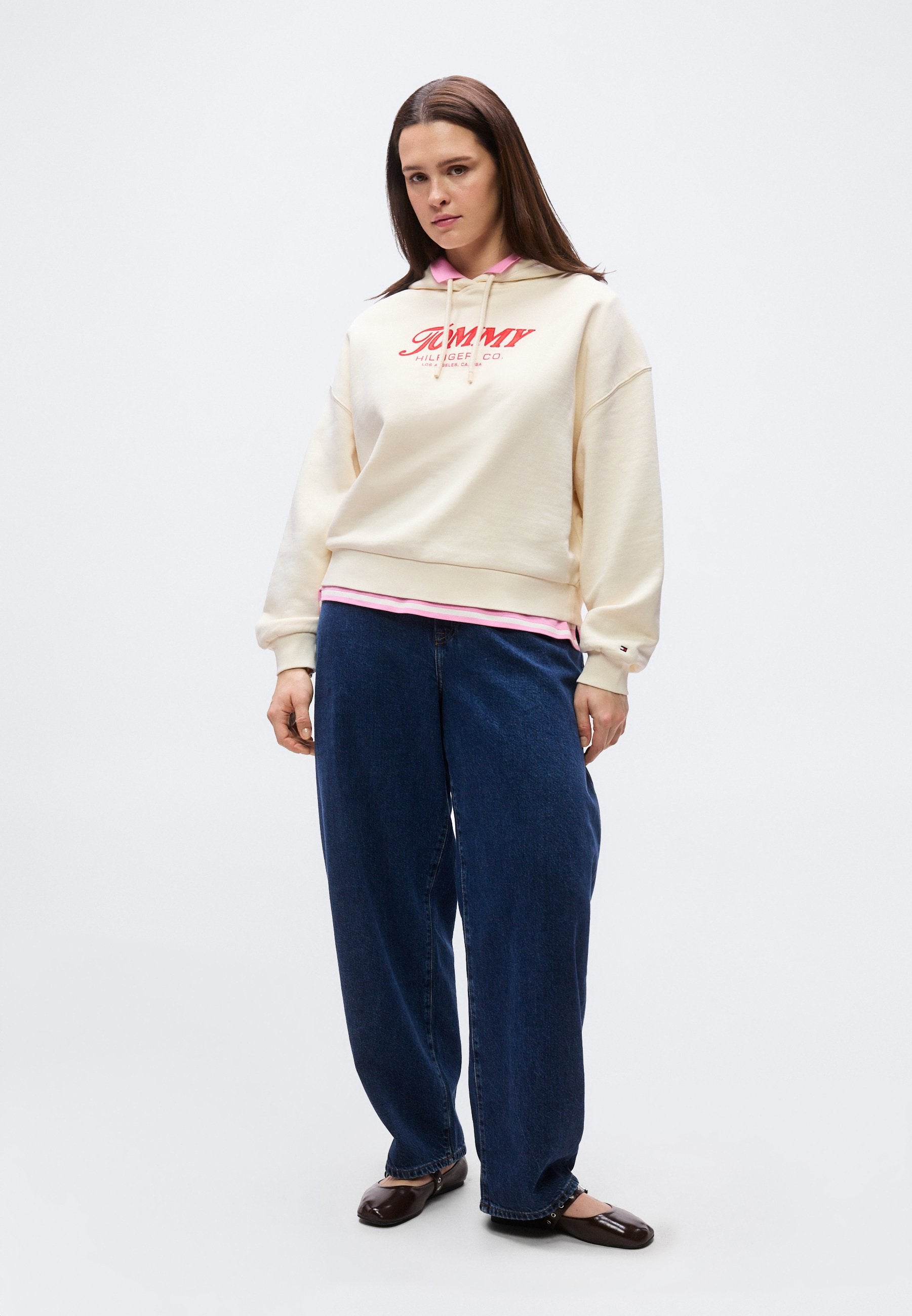 CURVE TEXTURED LOGO RELAXED DRAWSTRING HOODY Media 2