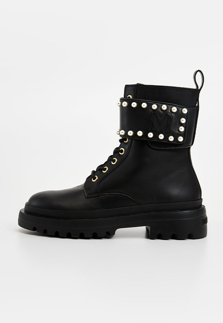 Love Moschino