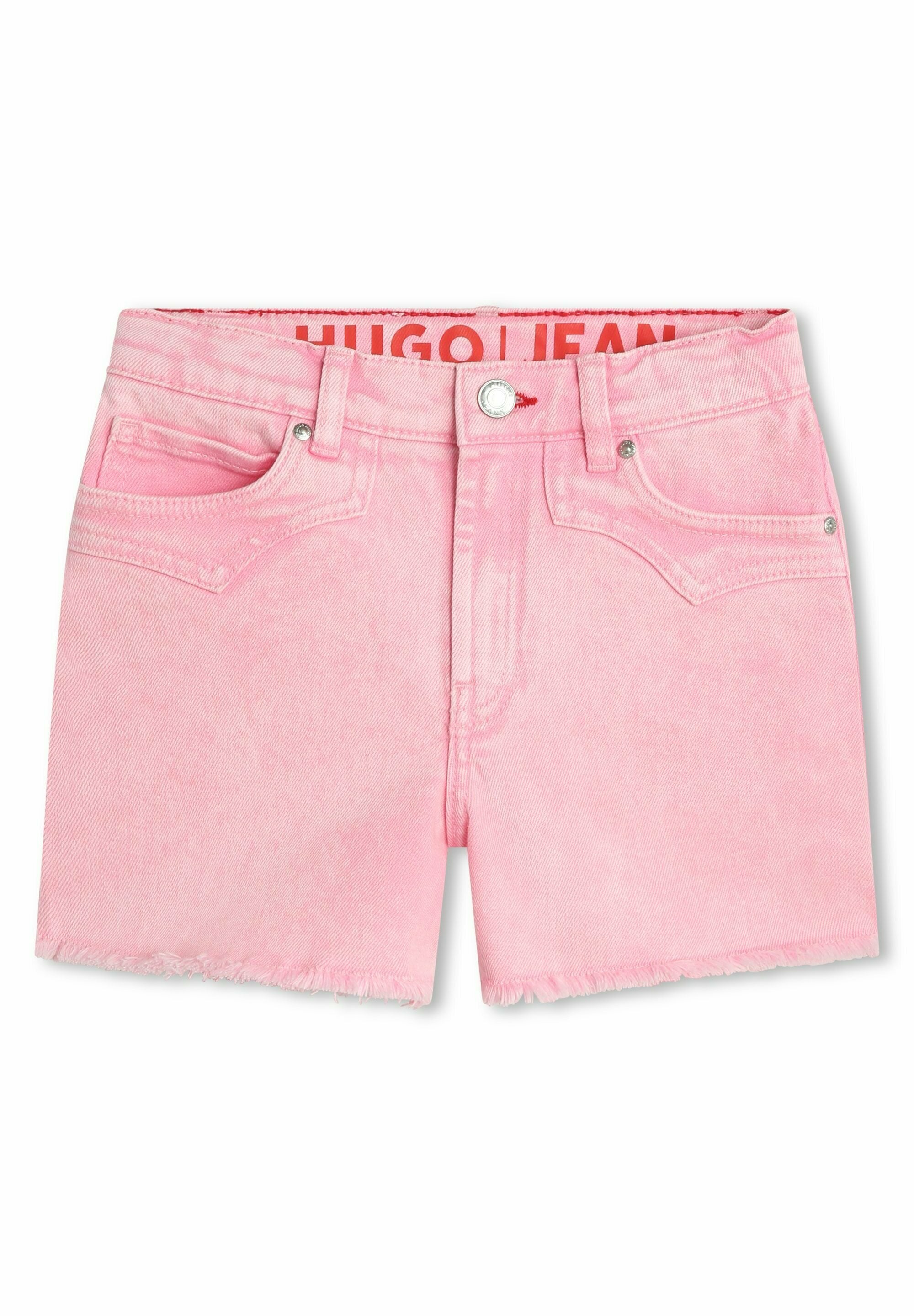 Rosa Jeans-Shorts mit fransigem Saum, fünf Taschen-Design und einem roten Logo-Bund. Mit Knopfverschluss und Gürtelschlaufen.