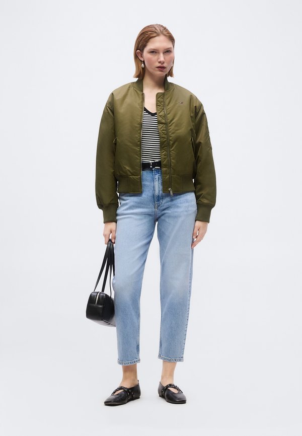 Tommy Jeans ULTRA HIGH RISE TAPERED LEG MOM JEANS