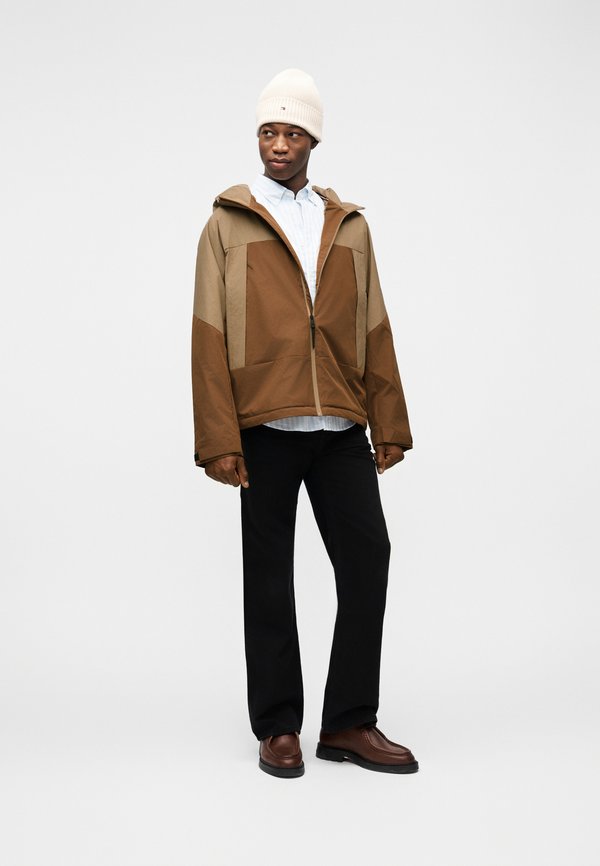 Tommy Hilfiger PERFORMANCE WATER REPELLENT RELAXED PADDED JACKET