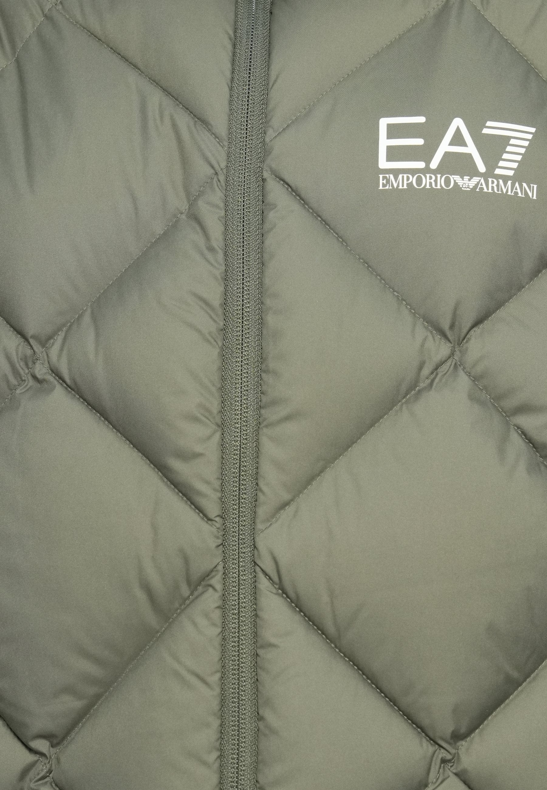 MOUNTAIN QUILTED VEST Media 7