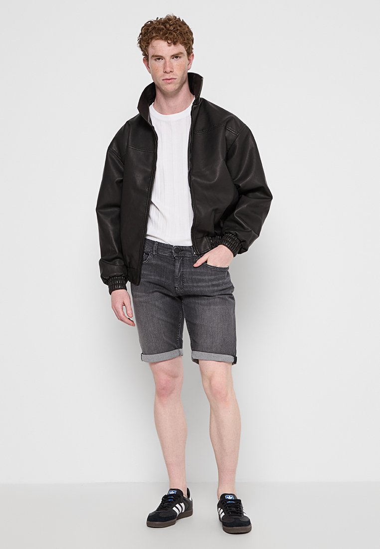 KARL LAGERFELD Jeans Shorts Media 2