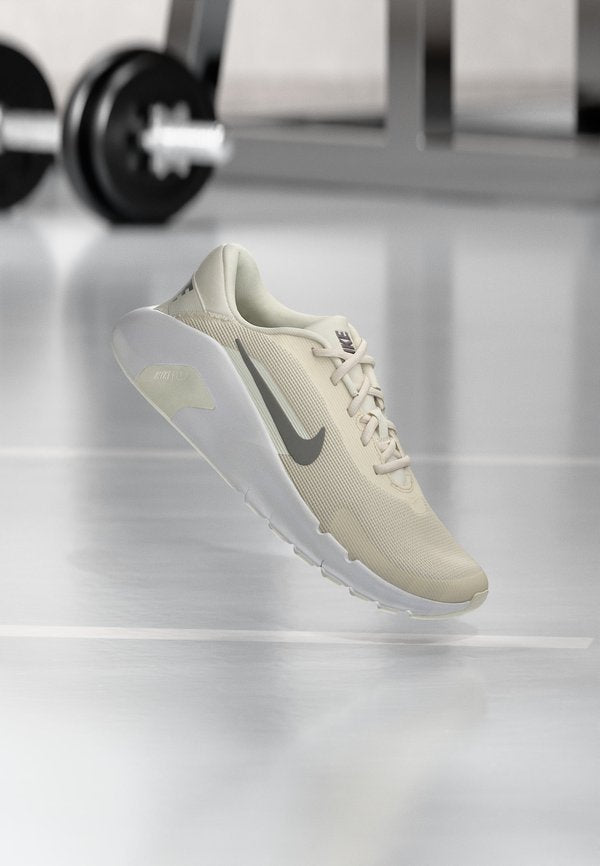 Nike Performance FLEX TRAIN - Training shoe - phantom/pencil point/white/sail
