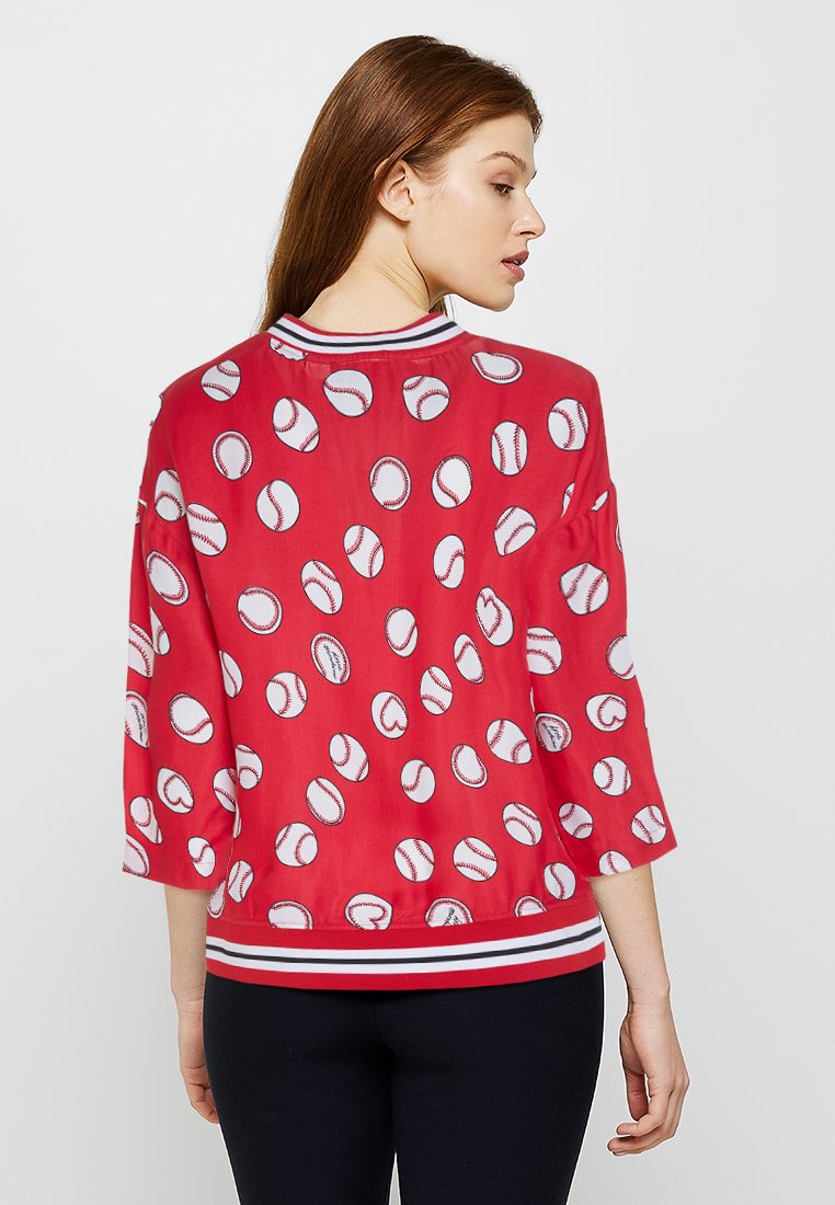 Love Moschino