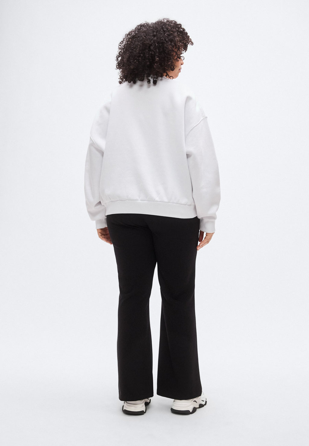 CURVE LOGO FLEX FLEECE RELAXED SWEATSHIRT Media 4