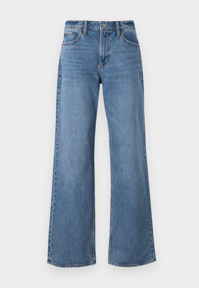 Helle blaue weite Jeans aus Denim mit hoher Taille, Gürtelschlaufen und Knopfverschluss. Die Fertigstellung umfasst Nähte und Saumdetails.