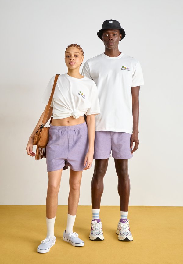 On Vacation HOLIDAY SERVICE UNISEX