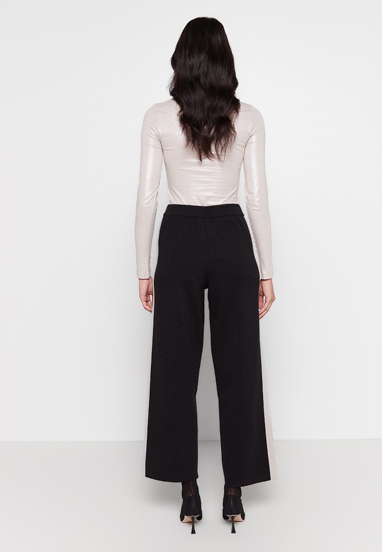 REGULAR FIT Media 3