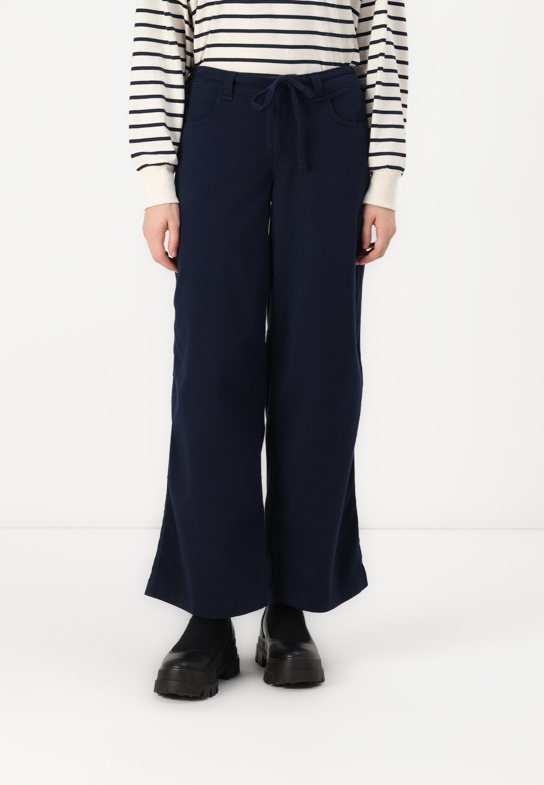 Hollister Co. Low-Rise Super Baggy Pants