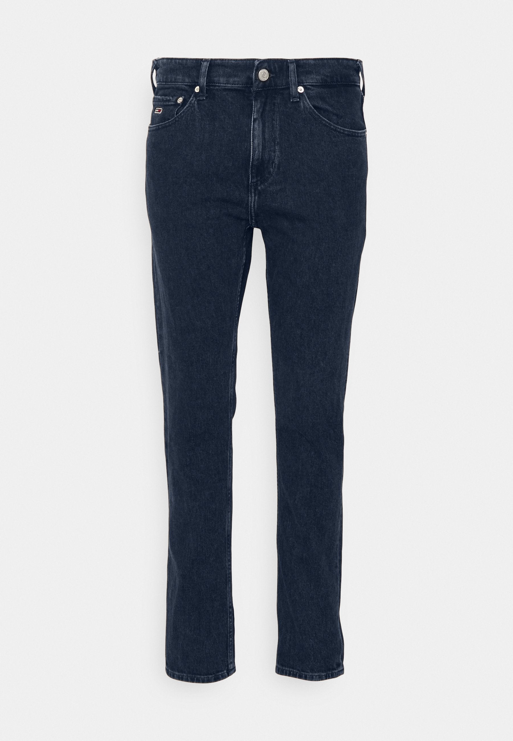 Dunkelblaue Jeans aus Denim mit geradem Schnitt, ausgestattet mit fünf Taschen, einem Gürtelschlaufen und einem Metallknopfverschluss. Glatte Textur, minimalistische Nähte.