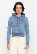 Gekürzte blaue Jeanskapuzenjacke mit strukturiertem Muster, Kapuze mit Kordelzug, Vordertasche und gesticktem Logo auf der Brust.