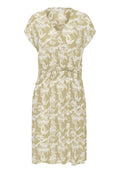 Hellgrünes Kleid mit kurzen Ärmeln, das ein durchgehendes weißes Blumenmuster aufweist und einen elastischen Bund für eine lockere Passform hat.