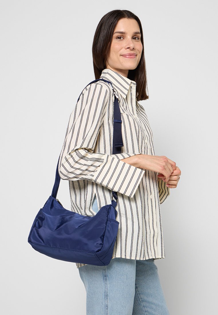 HVISK TRACY