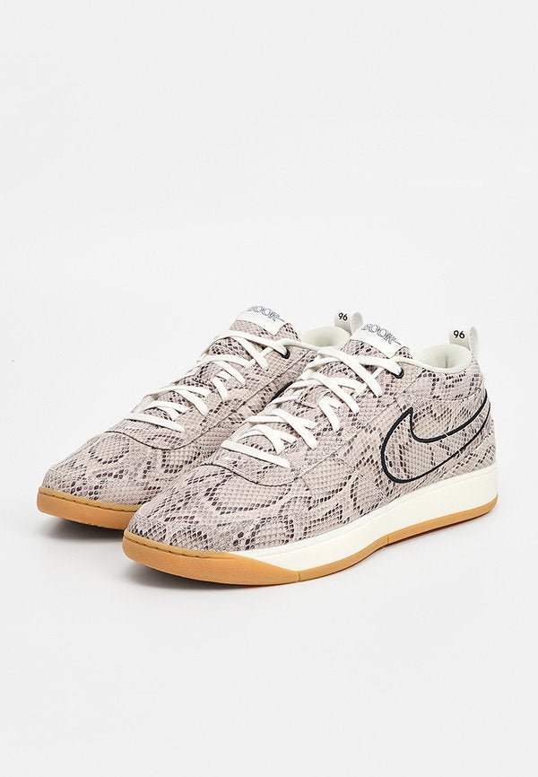 Nike Performance BOOK 1