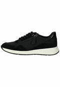 Schwarze Sneaker aus Wildleder und Mesh-Materialien, mit einer zipped Tasche, strukturiertem Außensohle und einer weißen Zwischensohle für den Kontrast.