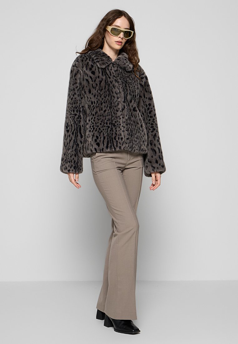KARL LAGERFELD Winterjacke Media 2