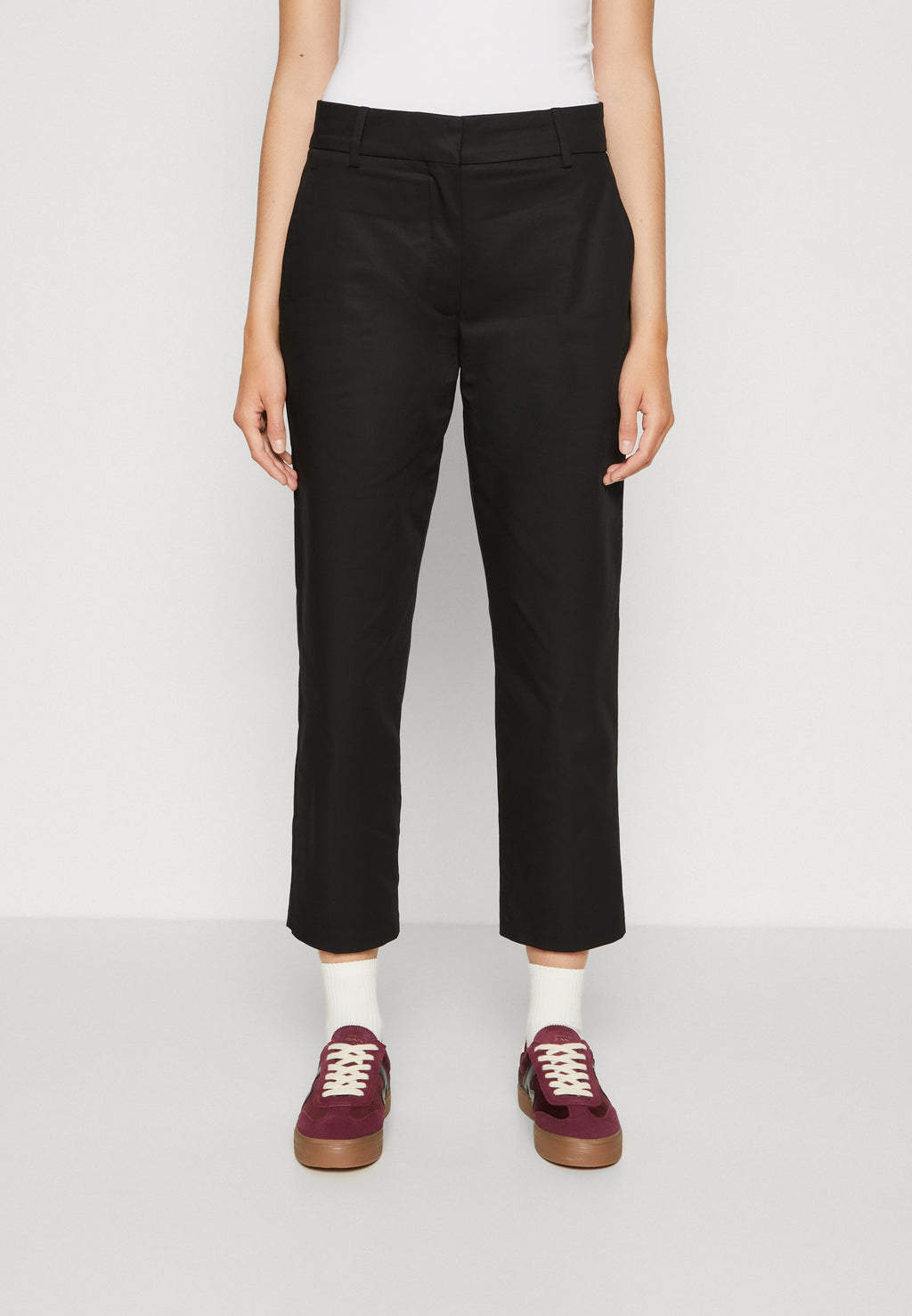SLIM STRAIGHT Media 3