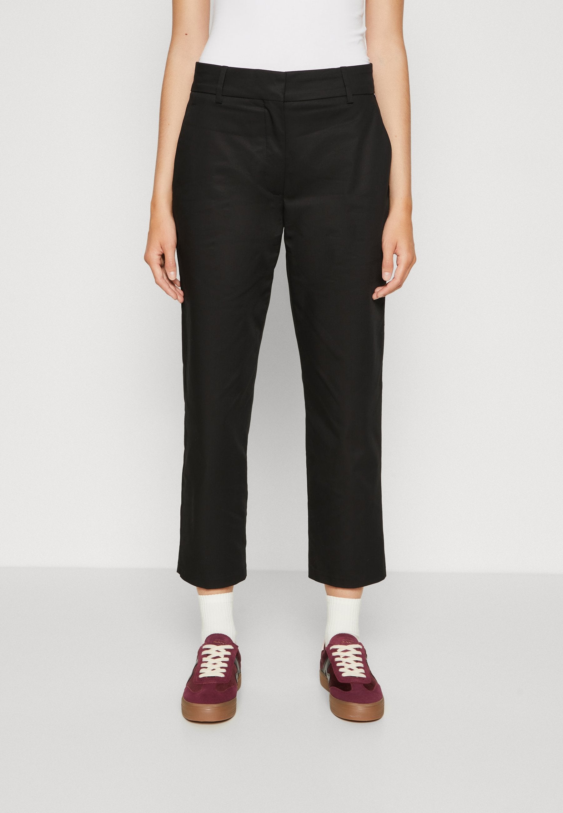SLIM STRAIGHT Media 3