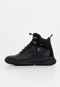 Schwarze Leder- und Wildleder-Ankle-Boots mit strukturiertem Finish, verstärkten Ösen, klobiger Sohle und Schnürsenkeln. Verfügt über einen gepolsterten Kragen für zusätzlichen Halt.