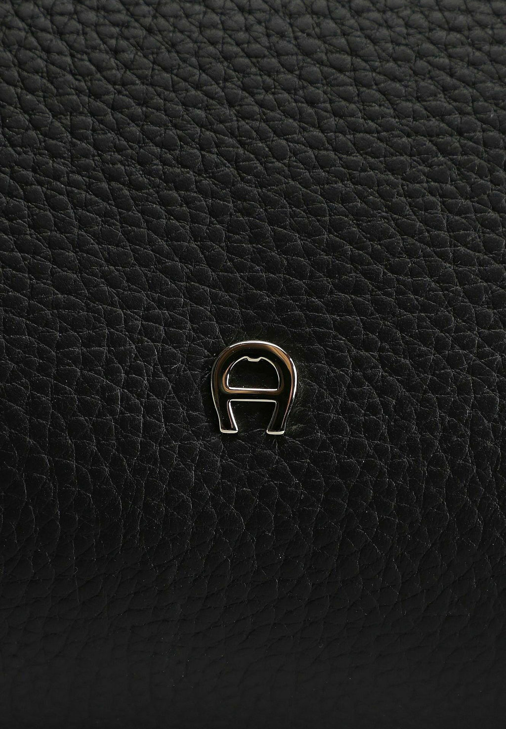 AIGNER KAYLA