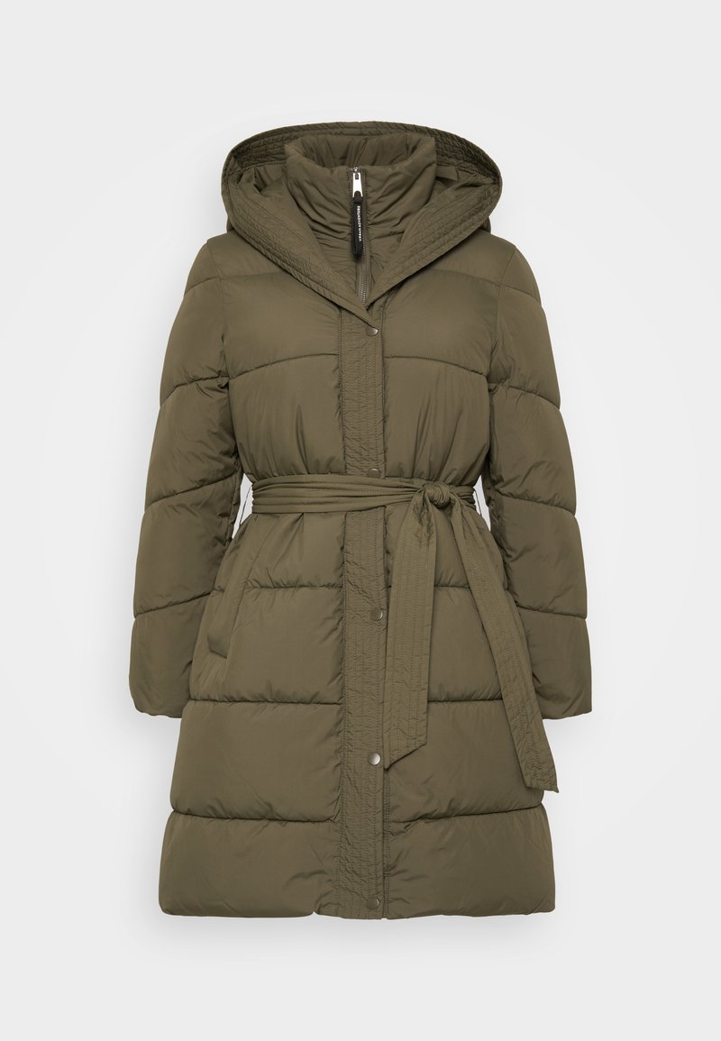 Olivgrüner Puffer-Mantel mit Kapuze, tailliertem Gürtel, Druckknopfverschluss und gestepptem Design. Verfügt über zwei Seitentaschen.