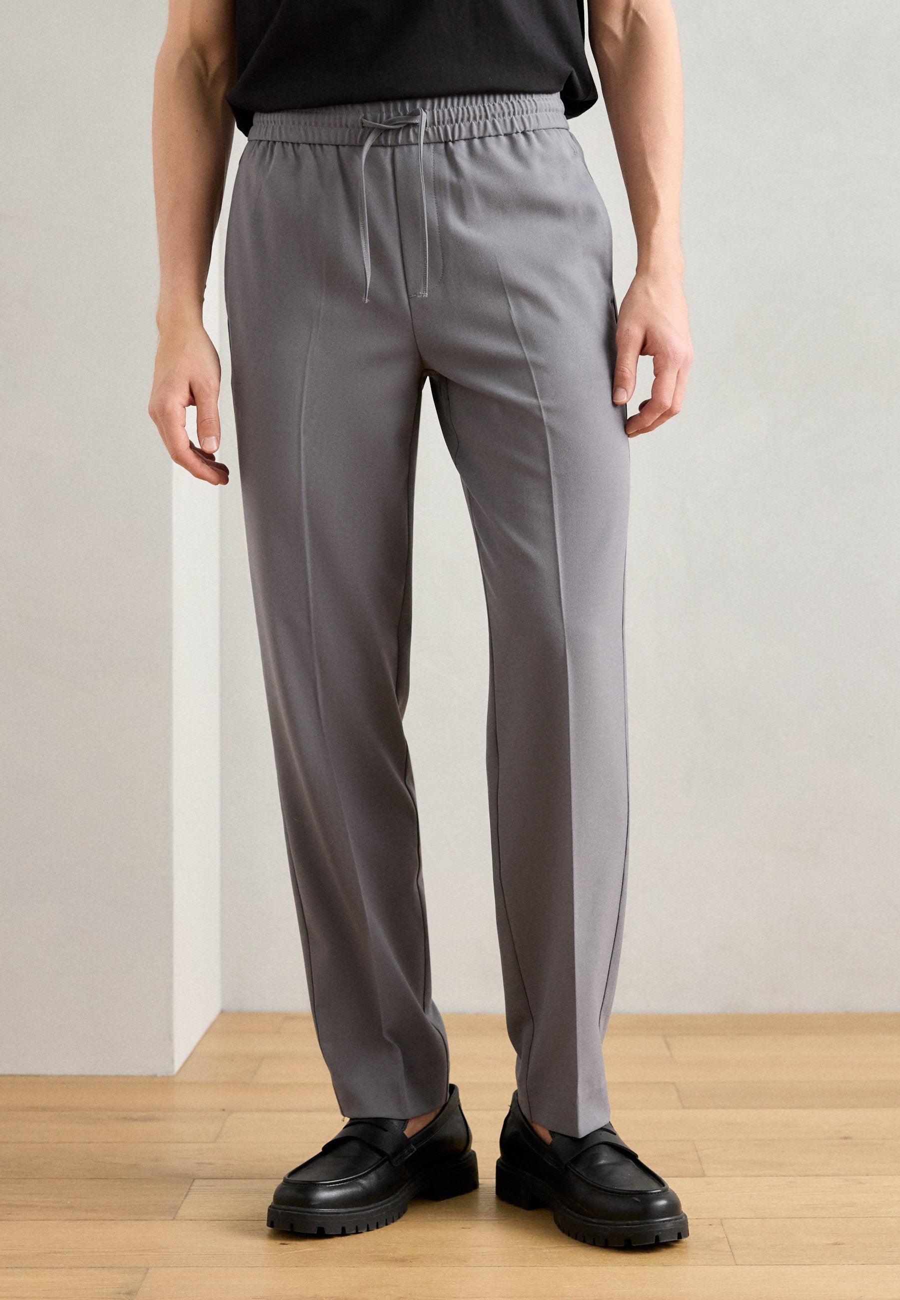 RELAXED FIT PANTS Media 3