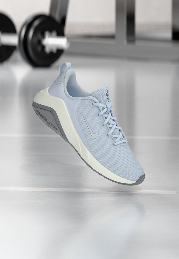 Nike Performance AIR ZOOM BELLA 7 - Training shoe - football grey/metallic cool grey/sail