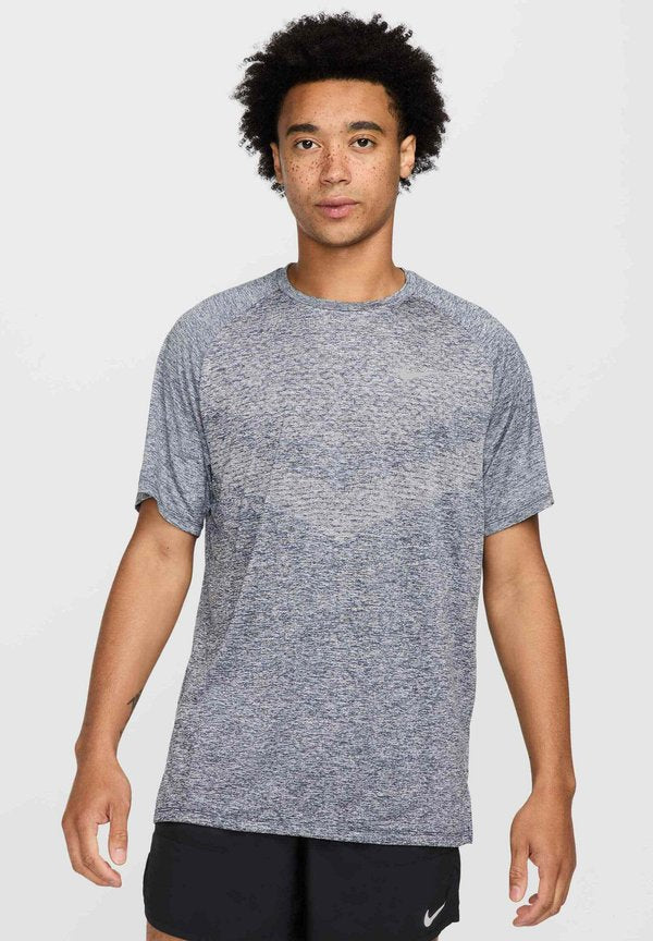 Nike Performance STRIDE - Sports T-shirt - thunder blue heather