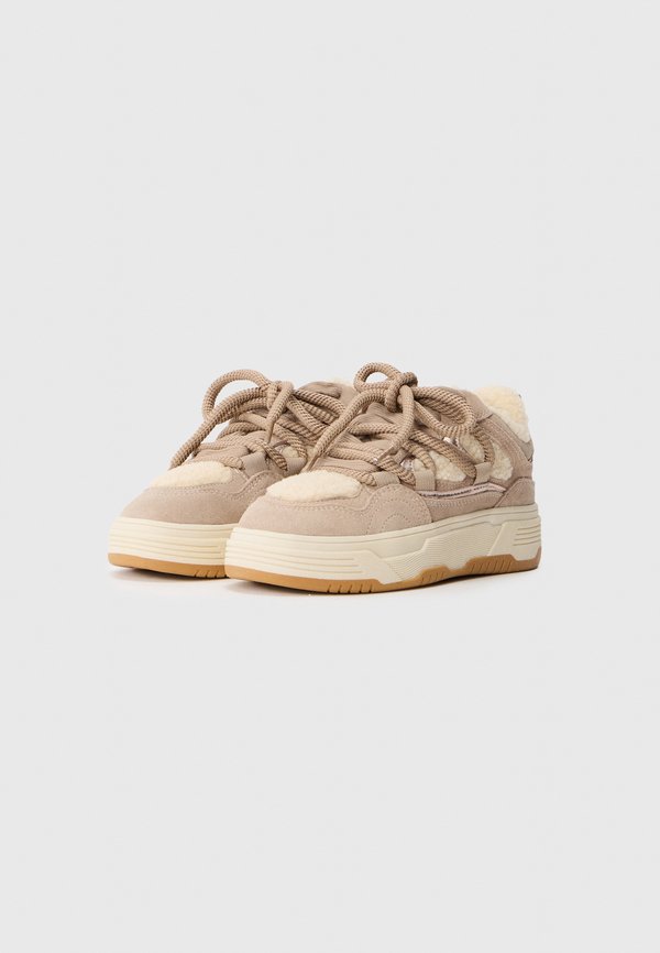 Steve Madden BOOMER